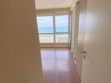 Departamento semi piso de 3 ambientes con cochera - Playa Grande