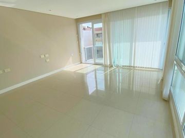 Departamento semi piso de 3 ambientes con cochera - Playa Grande
