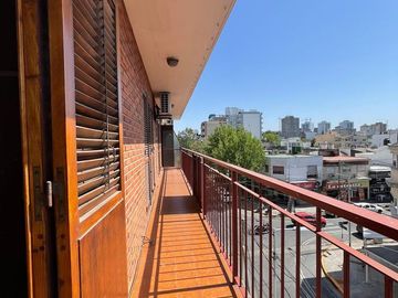 Departamento de 3 ambientes con amplio balcón - Wilde Centro