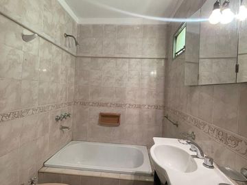 Departamento de 3 ambientes con amplio balcón - Wilde Centro