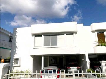 CASA DUPLEX EN OBARRIO REMODELADA 500M2 USO RESIDENCIAL / COMERCIAL