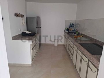 Amplia casa de venta cerca de la playa, en Bahía Muyuyo