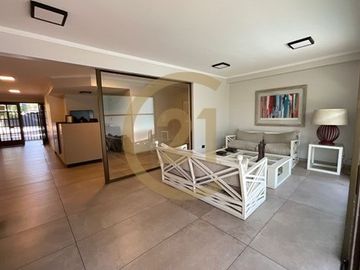 Dpto. en venta con piscina privada Vitacura