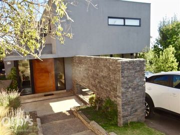 Casa en Venta en Julia Bernstein / Carlos Silva Vildósola / LaReina alta.