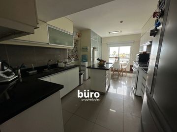 ESPECTACULAR PENTHOUSE FRENTE A PARQUE CON LIENZO EN BLANCO EN AZOTEA