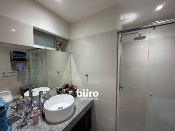 ESPECTACULAR PENTHOUSE FRENTE A PARQUE CON LIENZO EN BLANCO EN AZOTEA