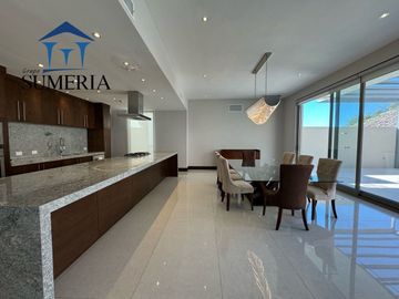 Venta de hermosa y elegante casa en Bosques de San Francisco