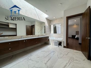 Venta de hermosa y elegante casa en Bosques de San Francisco