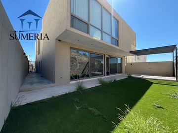 Venta de hermosa y elegante casa en Bosques de San Francisco