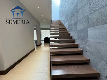Venta de hermosa y elegante casa en Bosques de San Francisco