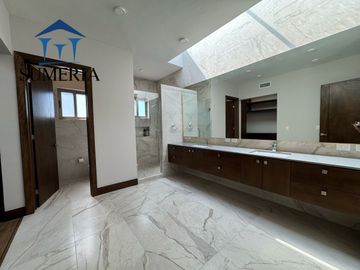 Venta de hermosa y elegante casa en Bosques de San Francisco