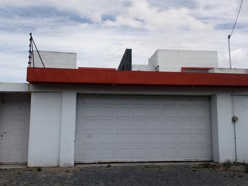 Casa Sola en Venta en Cacalomacán