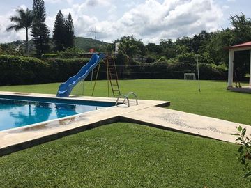 VENTA CASA EN TICUMAN, MORELOS. CERCA DE LAS ESTACAS ON ALBERCA Y JARDIN