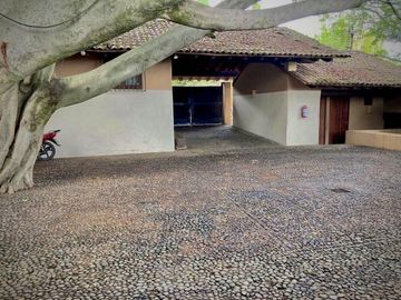 CASA EN LOS LIMONEROS