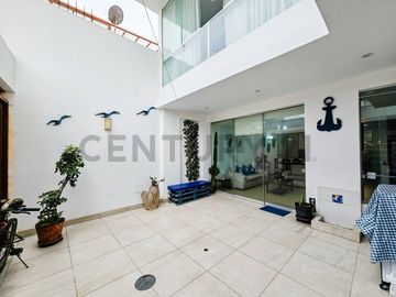 Edificio en San Bartolo con 3 dpto´s, Perfecto para Invertir o Disfrutar