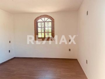 CASA Y 3 DEPARTAMENTOS EN PROPIEDAD DE 1,216 M2 EN GUANAJUATO