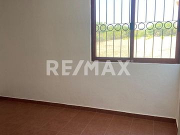 CASA Y 3 DEPARTAMENTOS EN PROPIEDAD DE 1,216 M2 EN GUANAJUATO