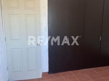 CASA Y 3 DEPARTAMENTOS EN PROPIEDAD DE 1,216 M2 EN GUANAJUATO