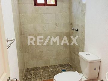 CASA Y 3 DEPARTAMENTOS EN PROPIEDAD DE 1,216 M2 EN GUANAJUATO