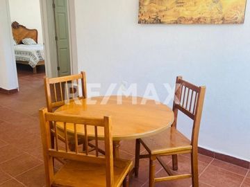 CASA Y 3 DEPARTAMENTOS EN PROPIEDAD DE 1,216 M2 EN GUANAJUATO