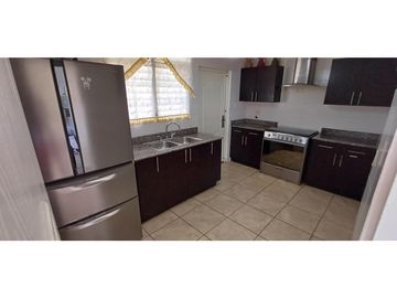 SE VENDE CASA EN BRISAS DEL GOLF ARRAIJAN
