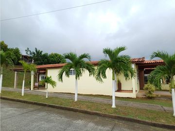 SE VENDE CASA EN BRISAS DEL GOLF ARRAIJAN