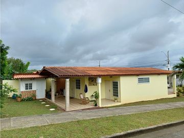 SE VENDE CASA EN BRISAS DEL GOLF ARRAIJAN
