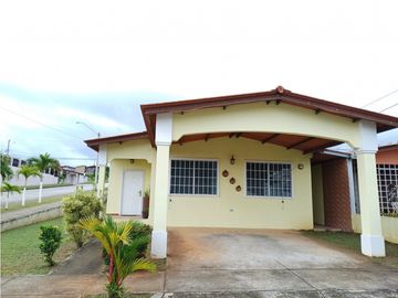 SE VENDE CASA EN BRISAS DEL GOLF ARRAIJAN