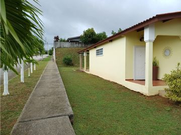 SE VENDE CASA EN BRISAS DEL GOLF ARRAIJAN