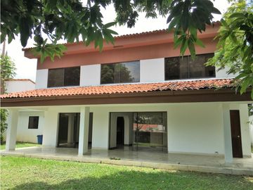 Venta o Alquiler Casa en Condominio Ciudad Jardín Sur de Cali