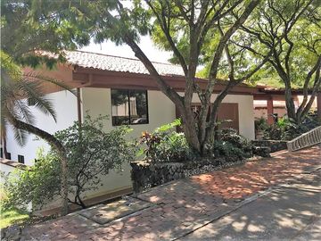 Venta o Alquiler Casa en Condominio Ciudad Jardín Sur de Cali