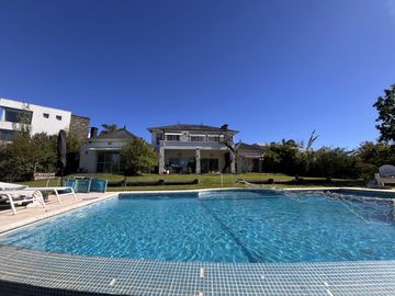Casa en  Venta al agua en Los Castores, Nordelta