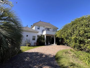 Casa en  Venta al agua en Los Castores, Nordelta