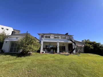 Casa en  Venta al agua en Los Castores, Nordelta