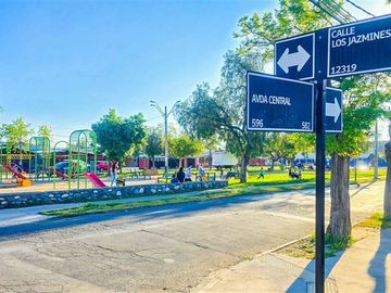 Casa en Venta en Avenida Central con Los Jazmines