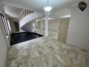 Casa de venta en Urb Los Lagos - Samborondon  – código:21372