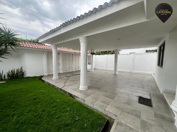 Casa de venta en Urb Los Lagos - Samborondon  – código:21372