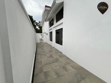 Casa de venta en Urb Los Lagos - Samborondon  – código:21372