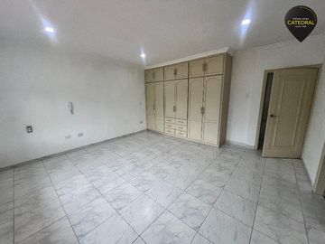 Casa de venta en Urb Los Lagos - Samborondon  – código:21372