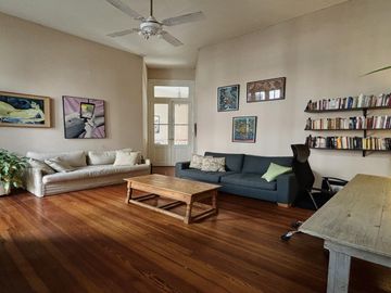 Depto.tipo casa de 6 ambientes en Venta en Parque centenario