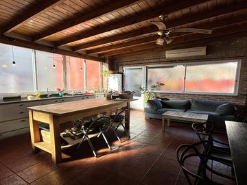 Depto.tipo casa de 6 ambientes en Venta en Parque centenario