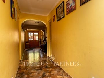 Casa en venta en Pirque: amplios espacios, piscina y gran quincho