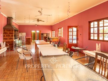 Casa en venta en Pirque: amplios espacios, piscina y gran quincho