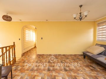 Casa en venta en Pirque: amplios espacios, piscina y gran quincho