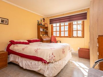 Casa en venta en Pirque: amplios espacios, piscina y gran quincho