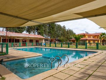 Casa en venta en Pirque: amplios espacios, piscina y gran quincho