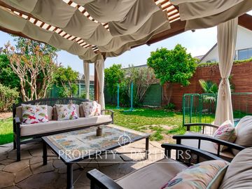 Linda casa en barrio tranquilo y a pasos del colegio Manquehue