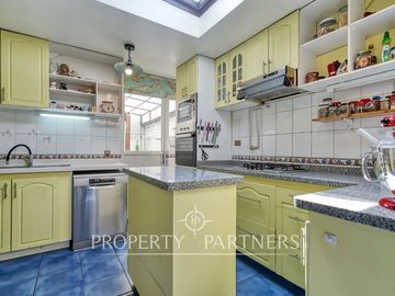 Linda casa en barrio tranquilo y a pasos del colegio Manquehue
