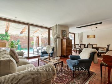 Linda casa en barrio tranquilo y a pasos del colegio Manquehue
