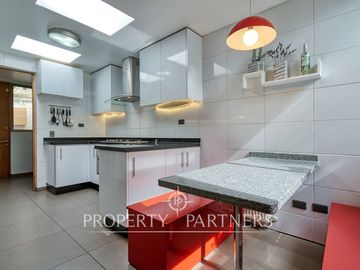 En venta casa en condominio de 4 casas ubicada en privilegiado sector de La Reina alta!